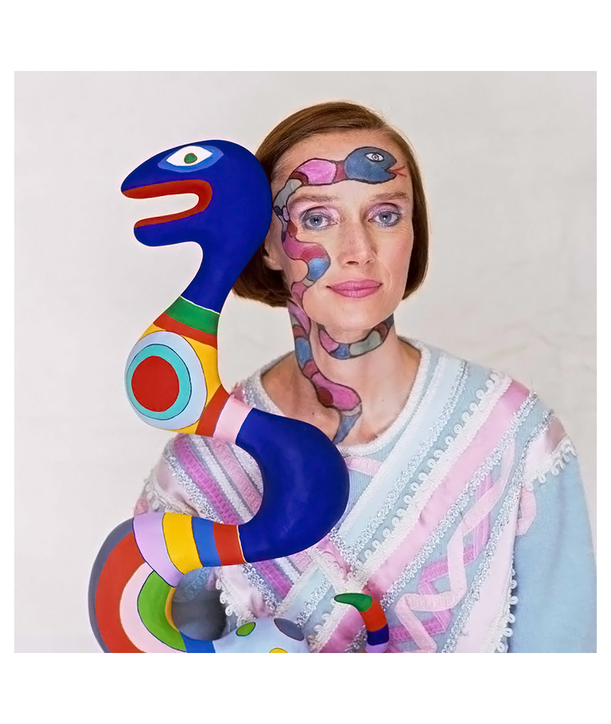 the-french-sculptor-painter-and-film-maker-niki-de-saint-phalle-1930-2002-photographed-with-one-of-her-sculptures